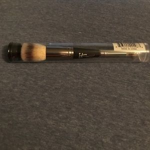 It cosmetics complexion perfection brush