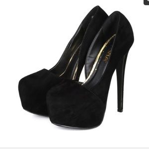 NEW Black Stiletto platform pump