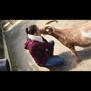 Meet your Posher, Laura