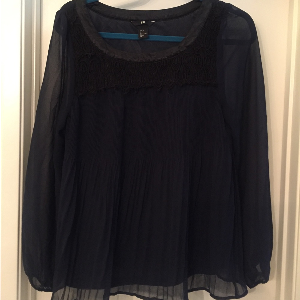 ❌SOLD❌ 
H&M Navy Swing Blouse Size 8