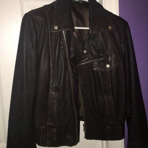 Rustic leather jacket. United colors of Benetton