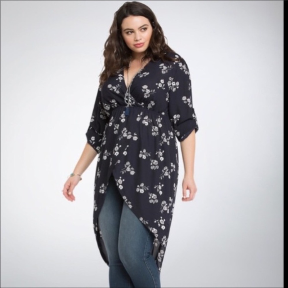 Torrid Dark Blue Floral Tunic Size 2