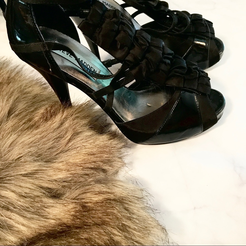 🌟 Steve Madden Ruffle Front Stilettos 🌟