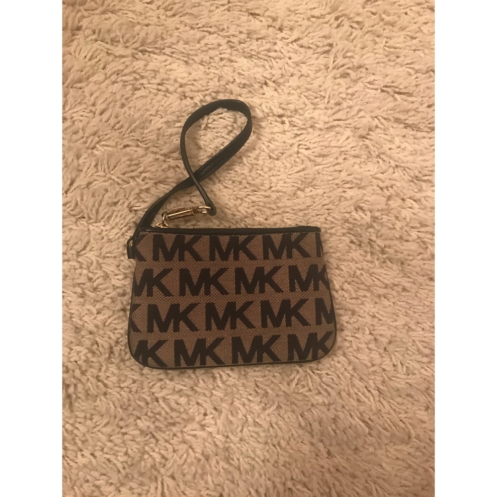 MICHAEL KORS | TAN WRISTLET