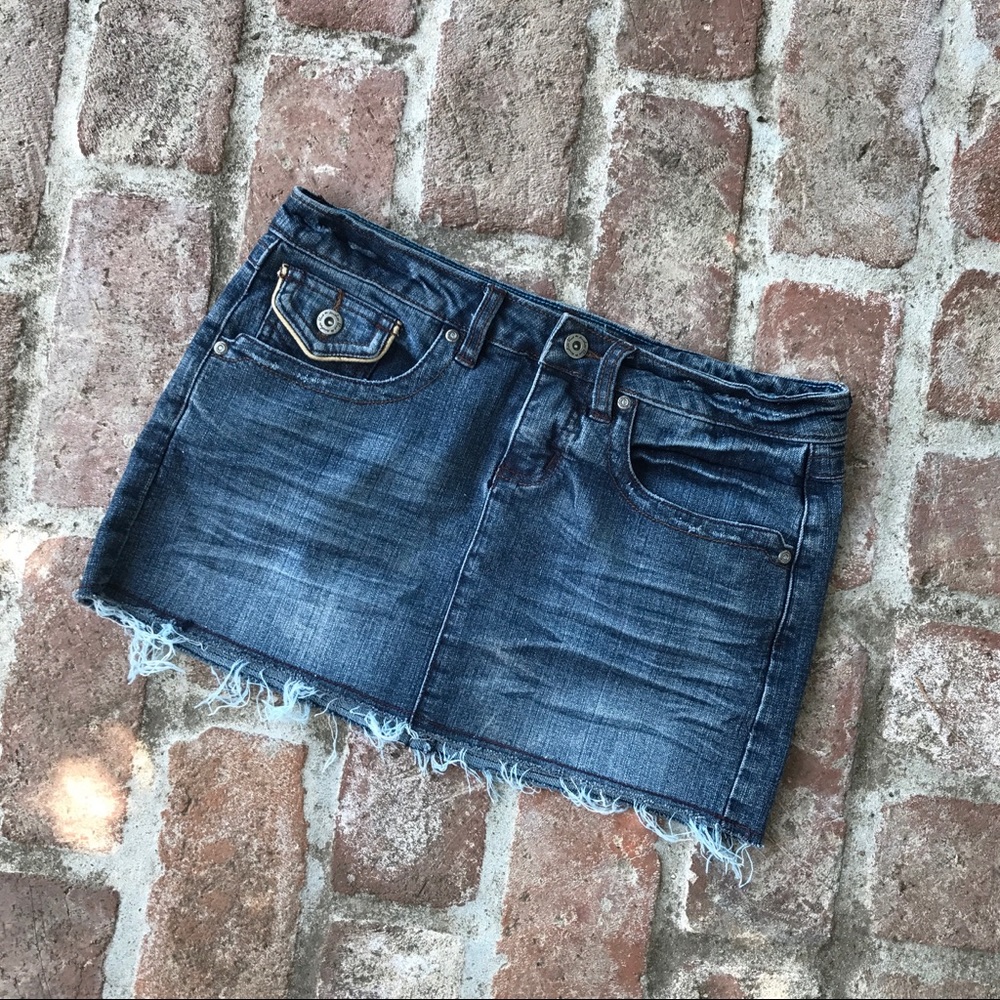 🎉HP🎉Distressed Vintage-Wash Americana Denim Mini