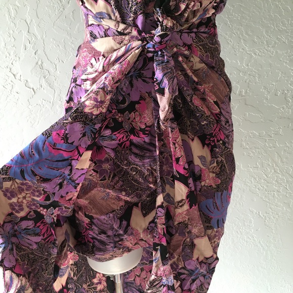 Vintage printed wrap around the waist dress - Picture 4 of 4