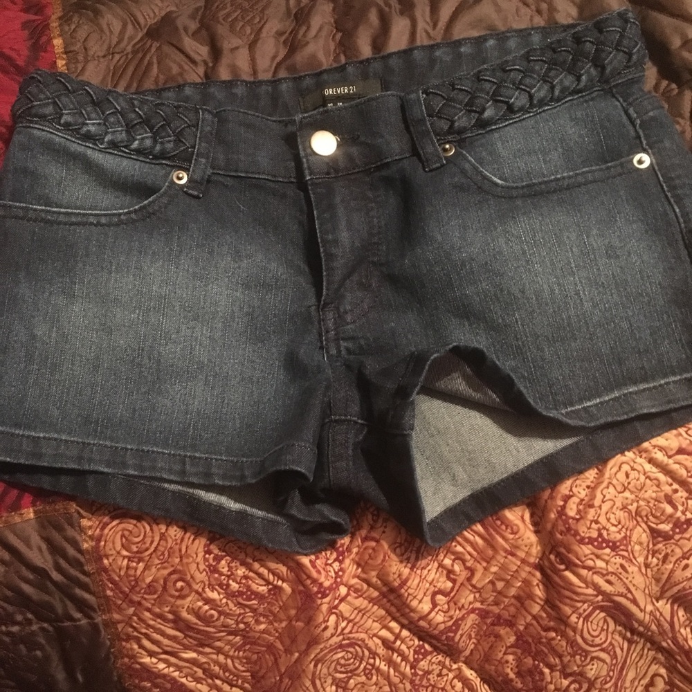 Blue jean shorts.