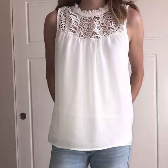 Cute lacy white blouse - Picture 1 of 4