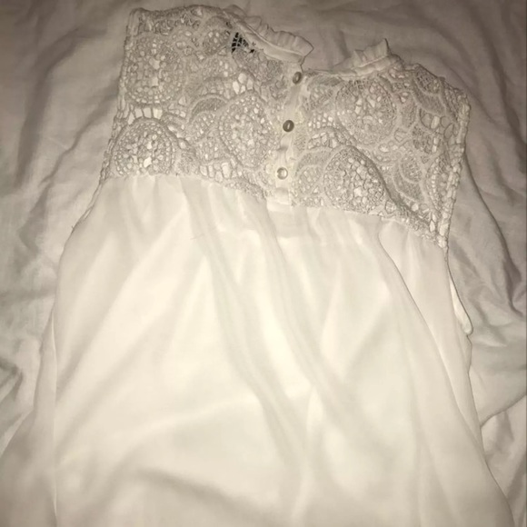 Cute lacy white blouse - Picture 2 of 4
