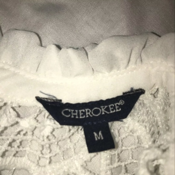 Cute lacy white blouse - Picture 3 of 4