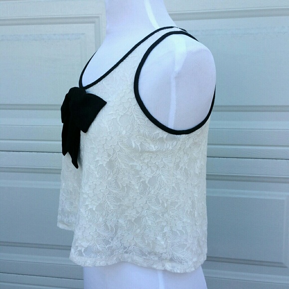 Off White Crop Tank Top 🌼🍃 - Picture 2 of 5