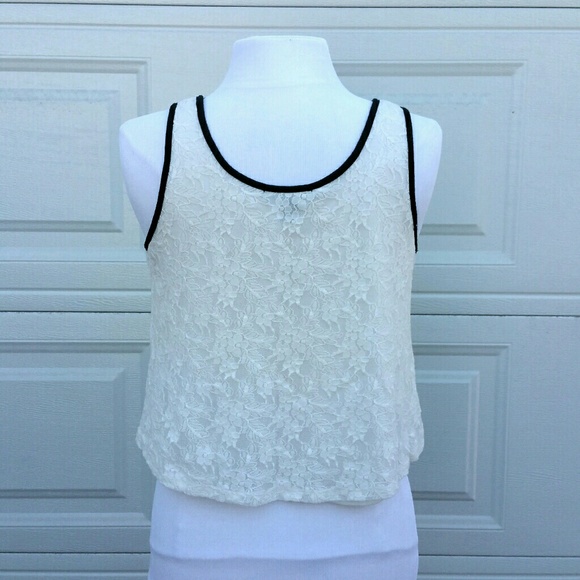 Off White Crop Tank Top 🌼🍃 - Picture 3 of 5