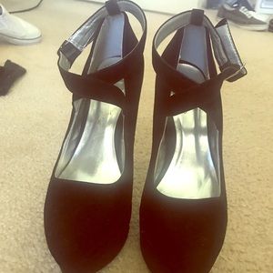 Women's Size 6 Black Closed Toe Heels