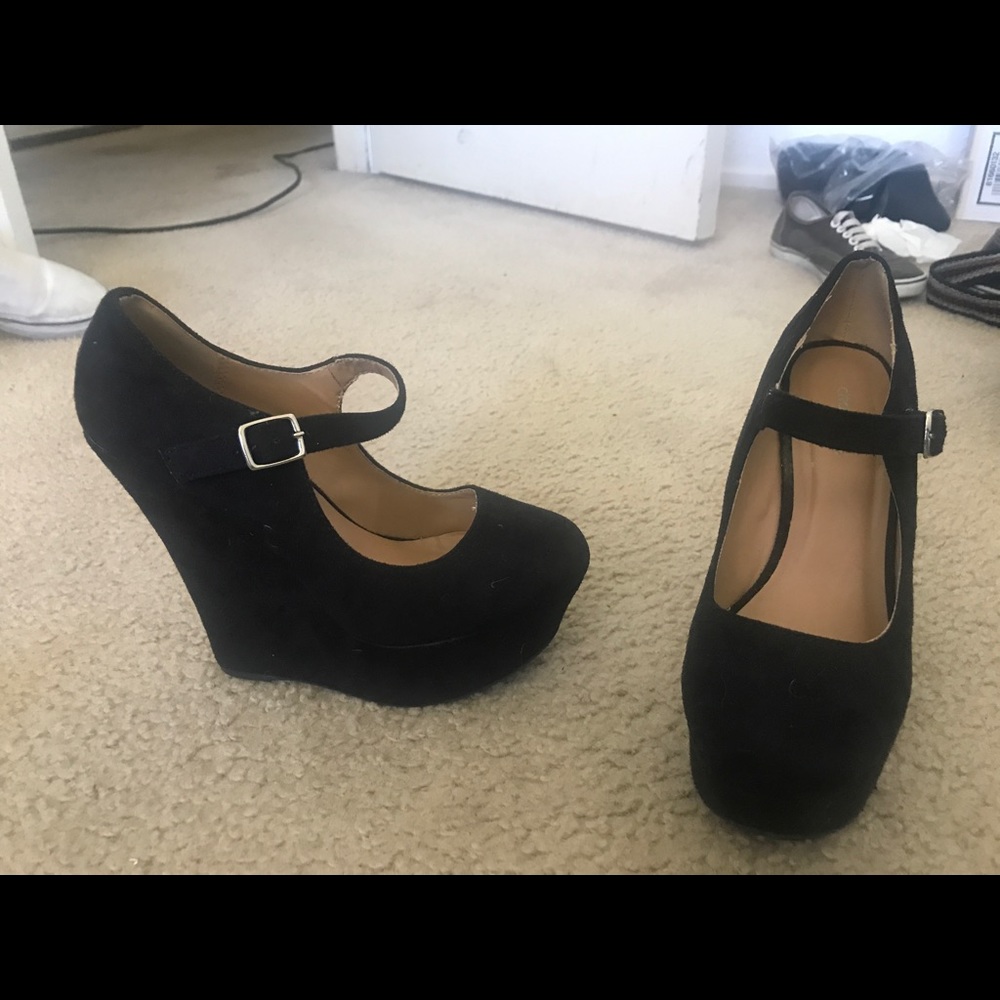 Closed toe black wedges with ankle strap!