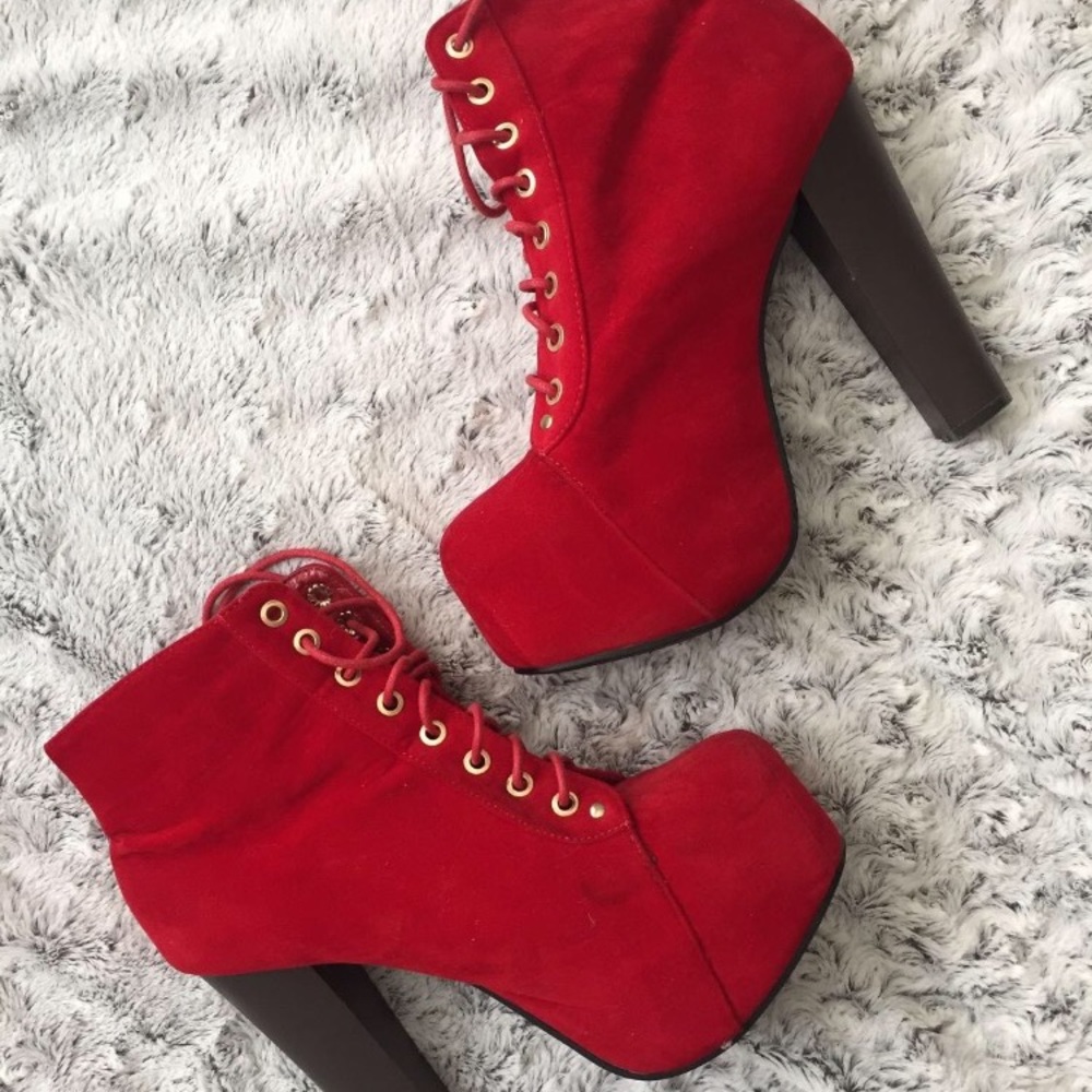 Women's shoes. Size 8.5