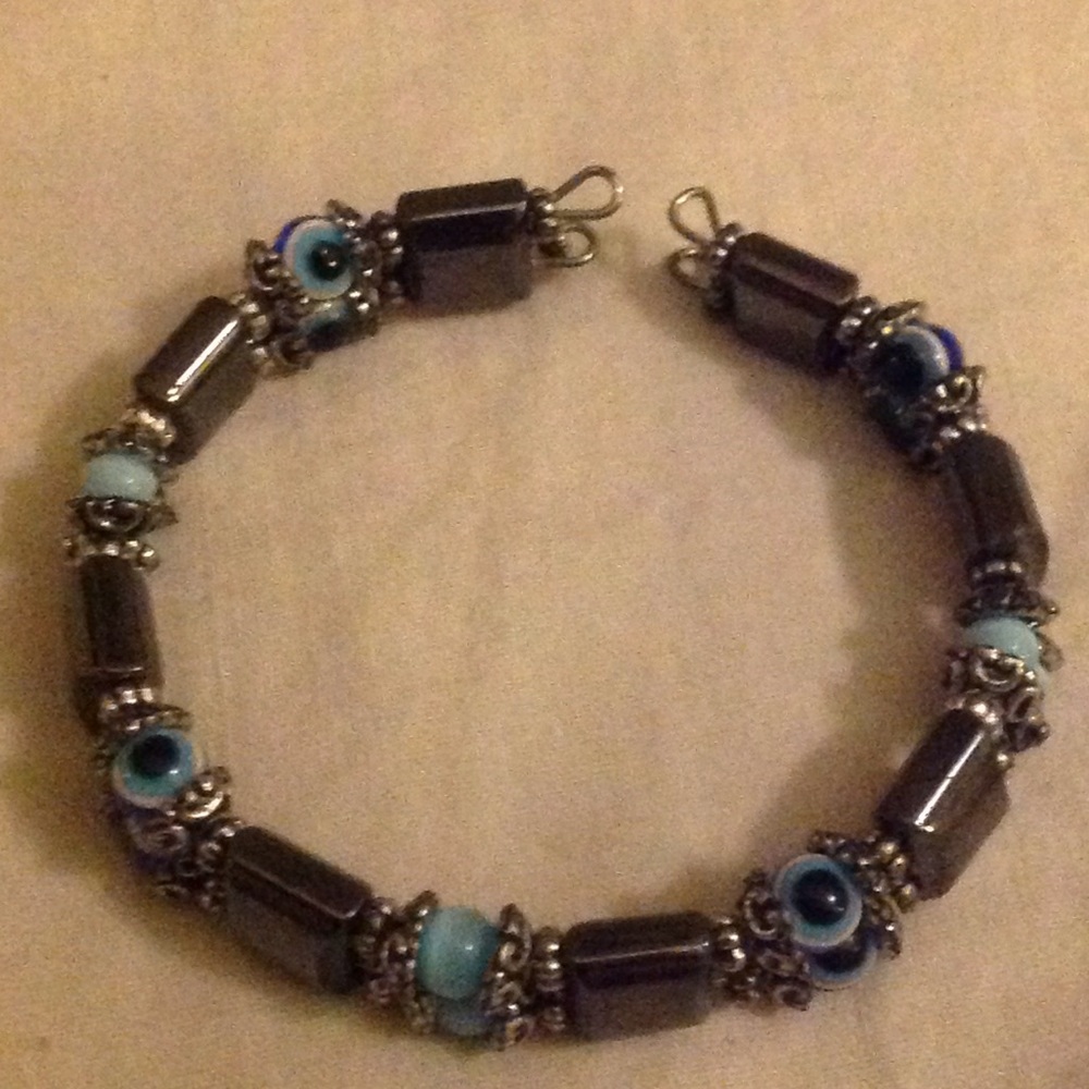 Beaded bracelet springsteel core