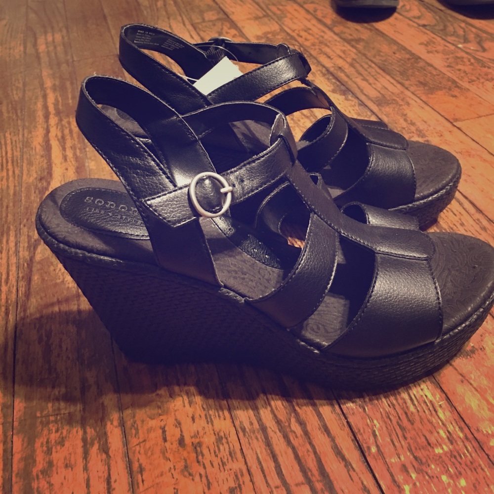 Selling Women's Sonoma Sandals size 10
