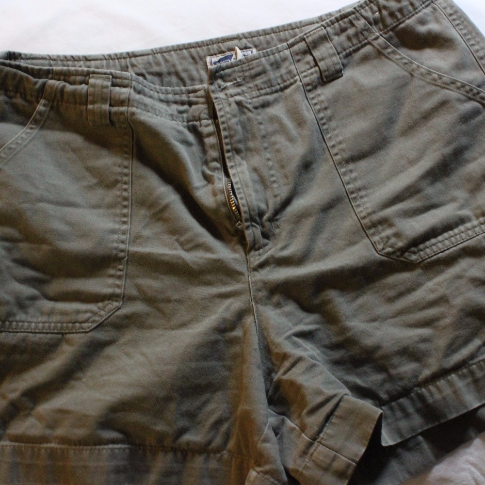 [Essentials Style] Green Shorts
