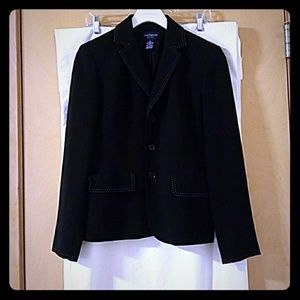 Black blazer with 2 hidden pocket infront