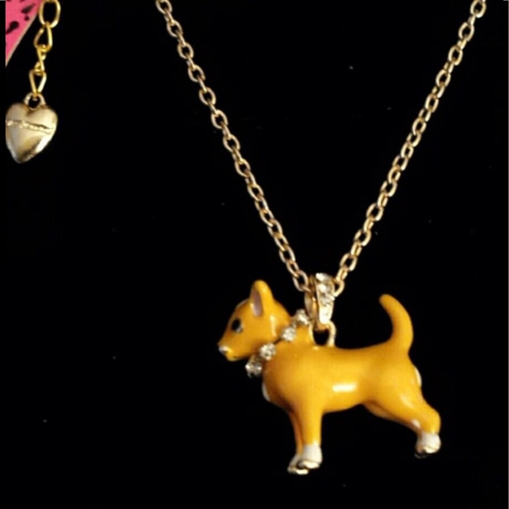 DESIGNER EYE-CATCHING CHIHUAHUA NECKLACE!
