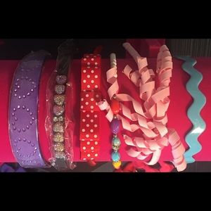 NWT GIRLS HEADBBANDS. - 25 items per sale.