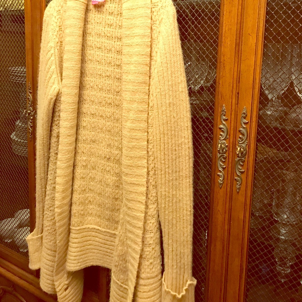 BCBG Super Comfy Tan Knit Sweater!