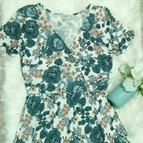 Floral Cross Over Dress - Picture 1 of 2