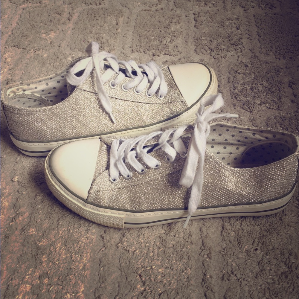 Stylish sparking sneakers, converse style, size 8