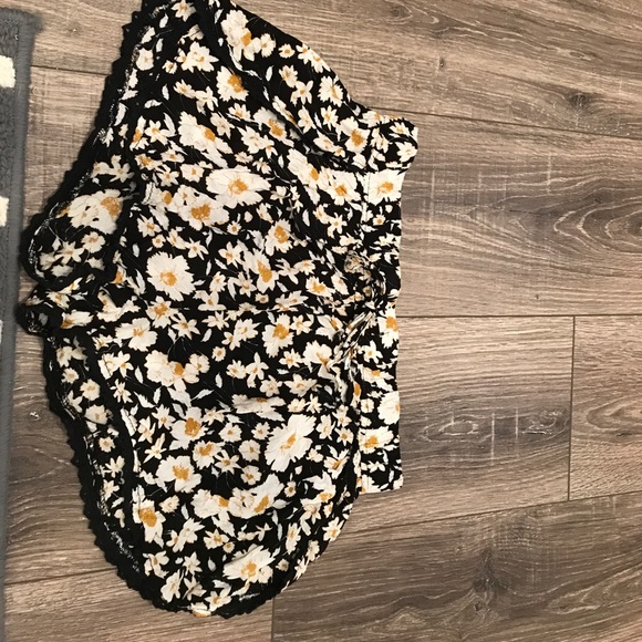 Flower shorts - Picture 1 of 1