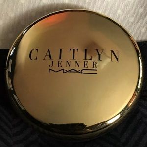 Mac limited edition Caitlyn Jenner duo blush Buddy