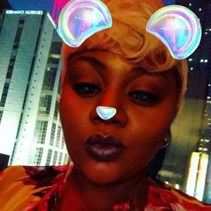 Meet your Posher, Lorena