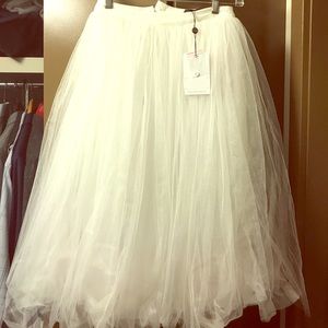 White midi tulle skirt