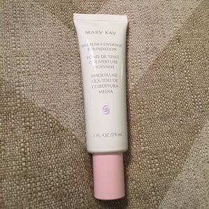 Mary Kay, beige 404, medium coverage foundation