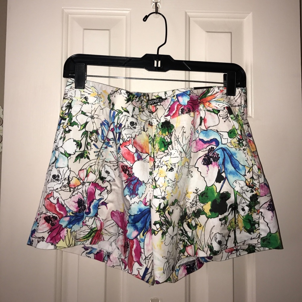 Shorts that scream summer 😊💛💚💙💜