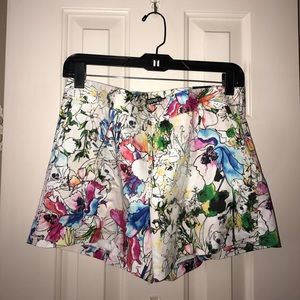 Shorts that scream summer 😊💛💚💙💜