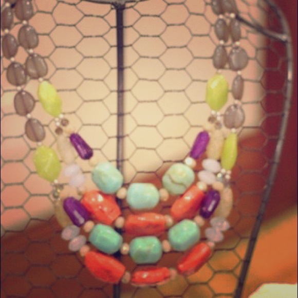 Chunky choker with removable pieces. - Picture 1 of 1