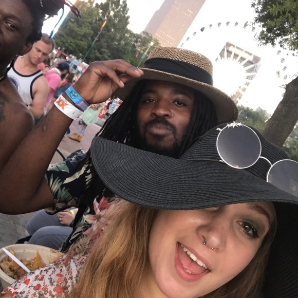 Meet your Posher, Jazzy - Picture 2 of 3