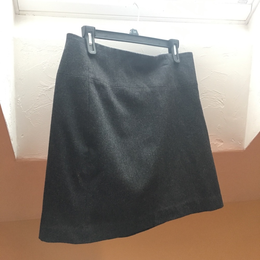 Banana Republic WOOL skirt in charcoal color!