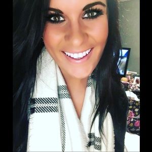 Meet your Posher, Lacey