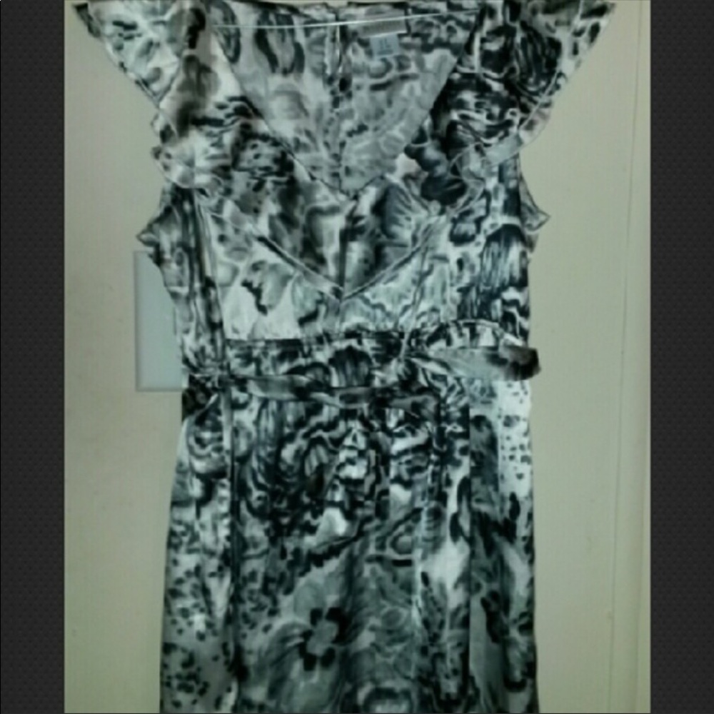 Sleeveless Maternity Blouse