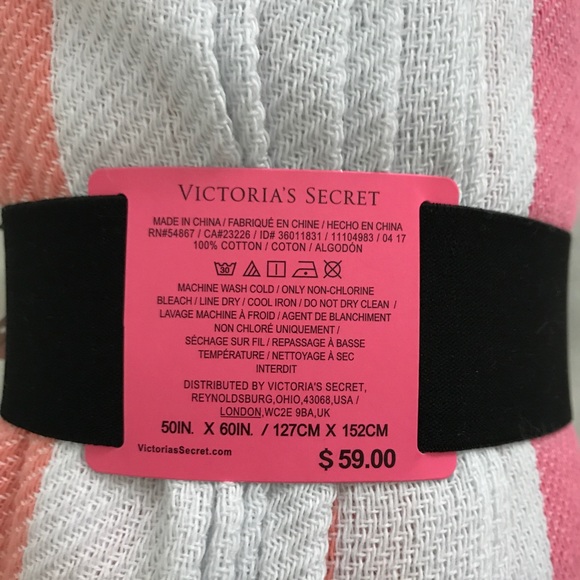 🚫SOLD🚫 Victoria's Secret Special Edition Blanket - Picture 3 of 4