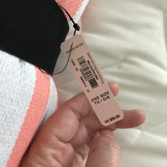 🚫SOLD🚫 Victoria's Secret Special Edition Blanket - Picture 4 of 4