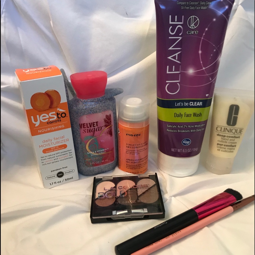 ❌traded ❌Makeup bundle Skincare and makeup brushes