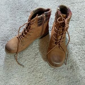AE boots