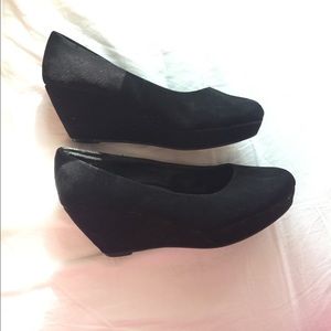 BLACK WEDGES