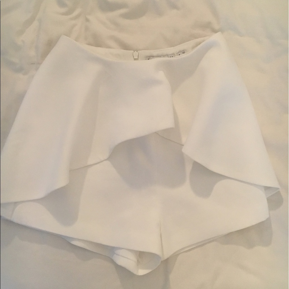 Finders keepers white shorts with front ruffle