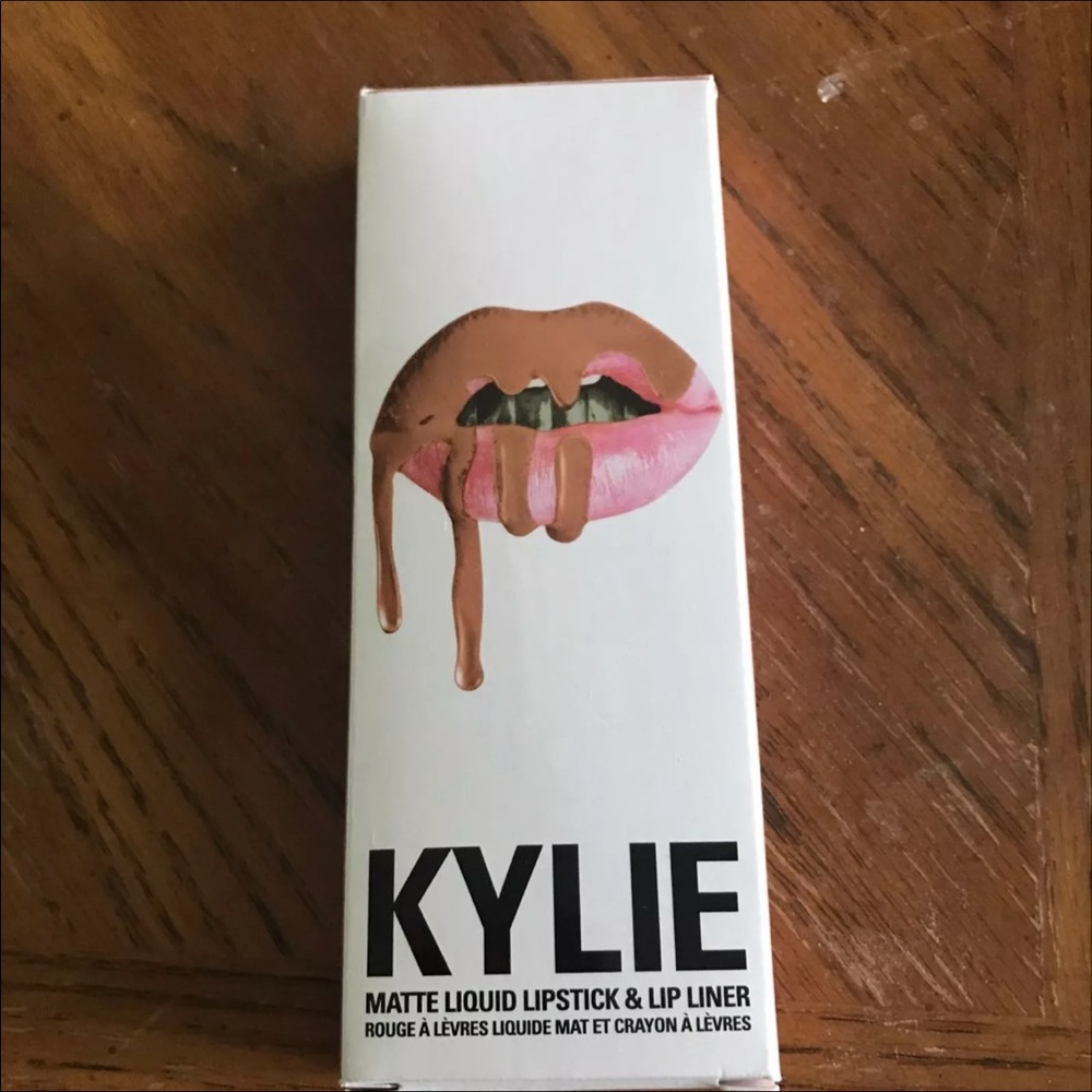 NIB- Kylie lip kit -exposed