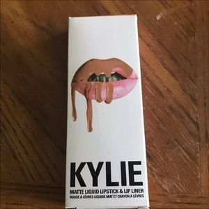 NIB- Kylie lip kit -exposed