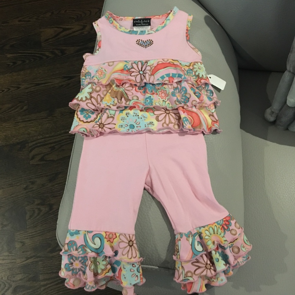Adorable baby girl outfit, NWT