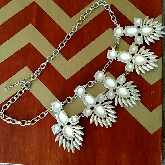 2 Tone White Statement Necklace - Picture 4 of 5